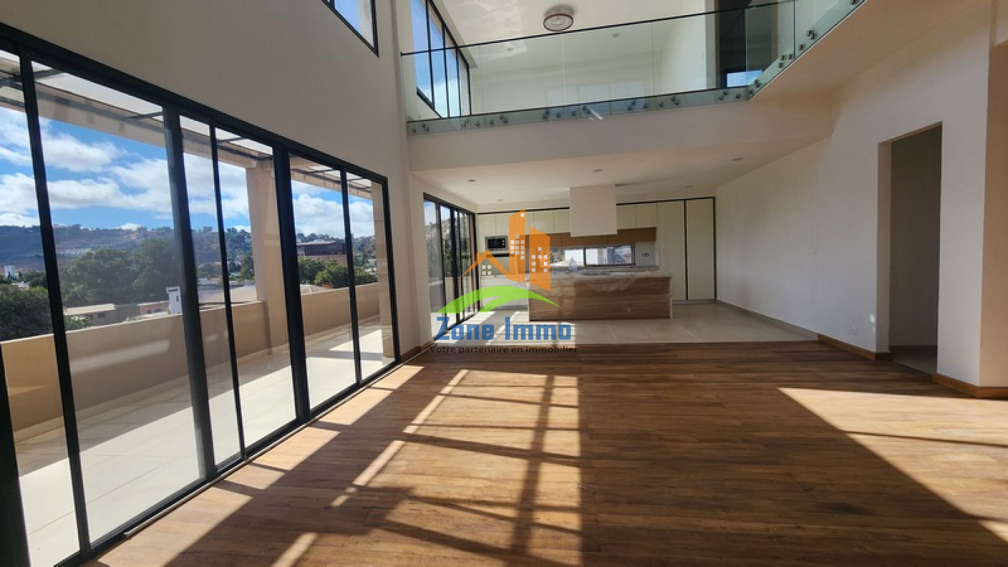 https://www.zoneimmo-mada.com/uploads/2026/07/02/a-louer-grand-t4-tres-lumineux-a-pied-du-lft-a-ambatobe-1782983826_1_77437_large.jpg