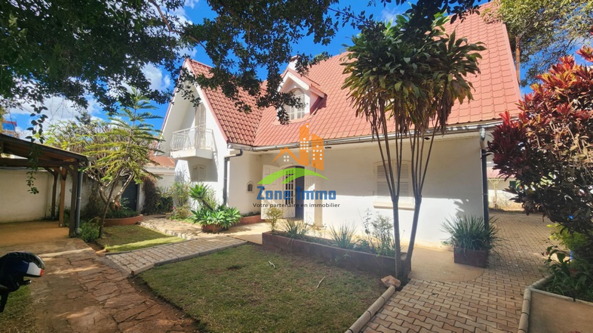 https://www.zoneimmo-mada.com/uploads/2026/08/10/a-louer-bureau-local-professionnel-villa-a-etage-f5-a-ivandry-1786372653_1_40895_large.jpg