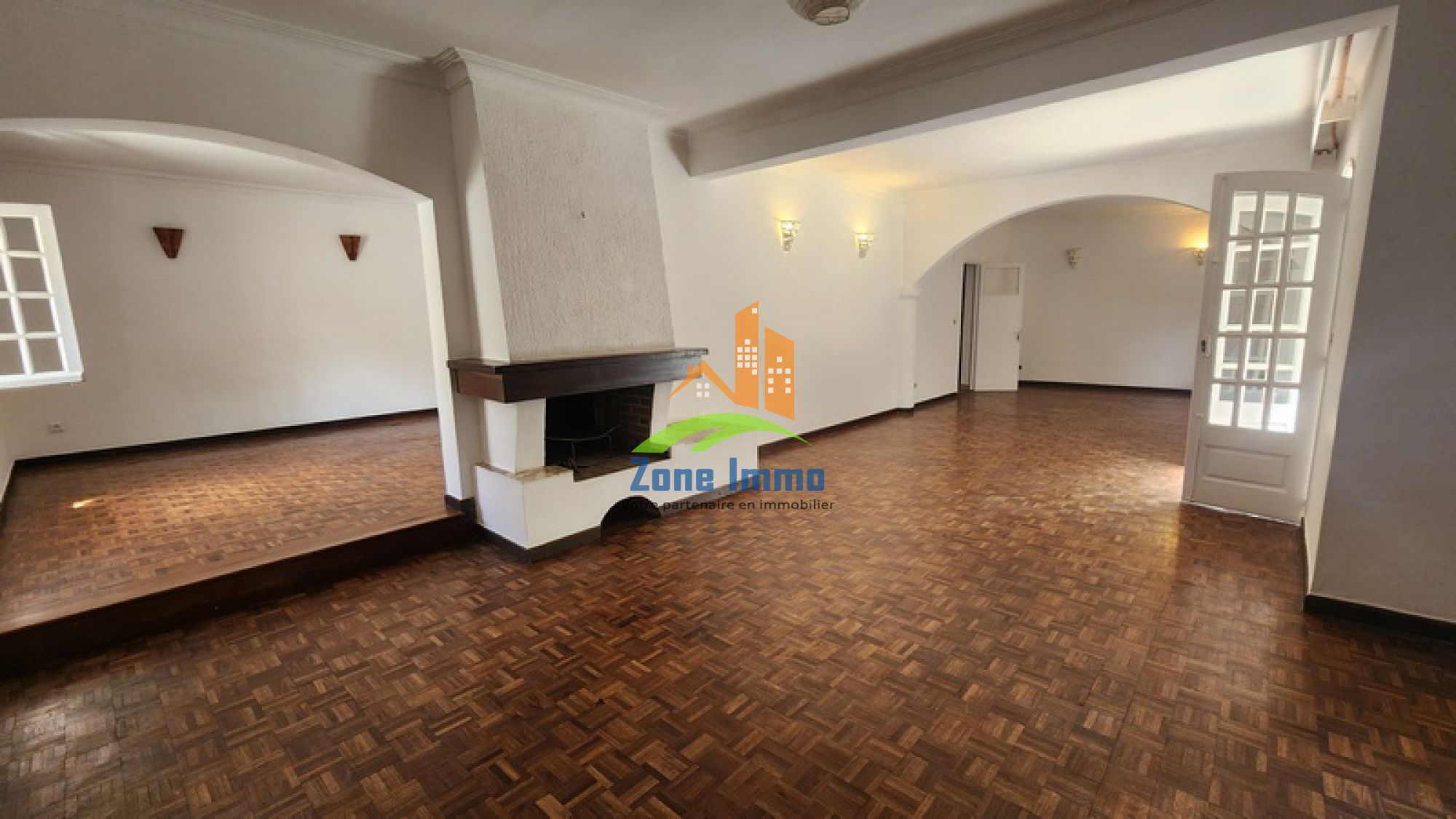 https://www.zoneimmo-mada.com/uploads/2026/08/10/a-louer-villa-a-etage-bureau-local-professionnel-f5-a-ivandry-1786372654_2_94506_large.jpg