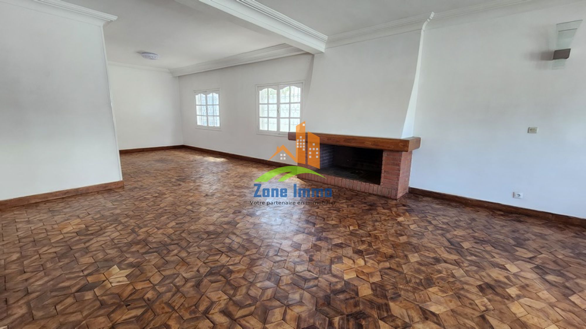 https://www.zoneimmo-mada.com/uploads/2026/08/13/a-louer-bureau-local-professionnel-villa-a-etage-f6-a-ankerana-1786606245_1_44382_large.jpg