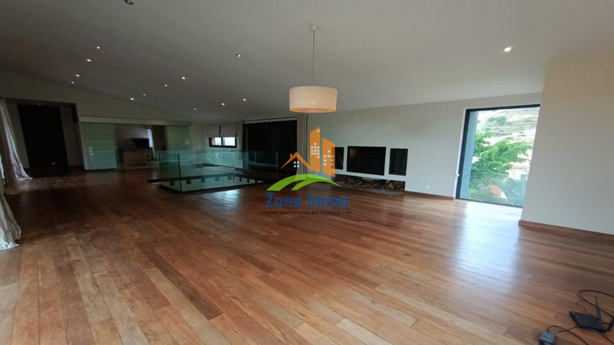 https://www.zoneimmo-mada.com/uploads/2026/08/27/a-vendre-villa-f4-avec-piscine-sur-1-500m-de-terrain-a-ambatobe-1787810546_1_58467_large.jpg