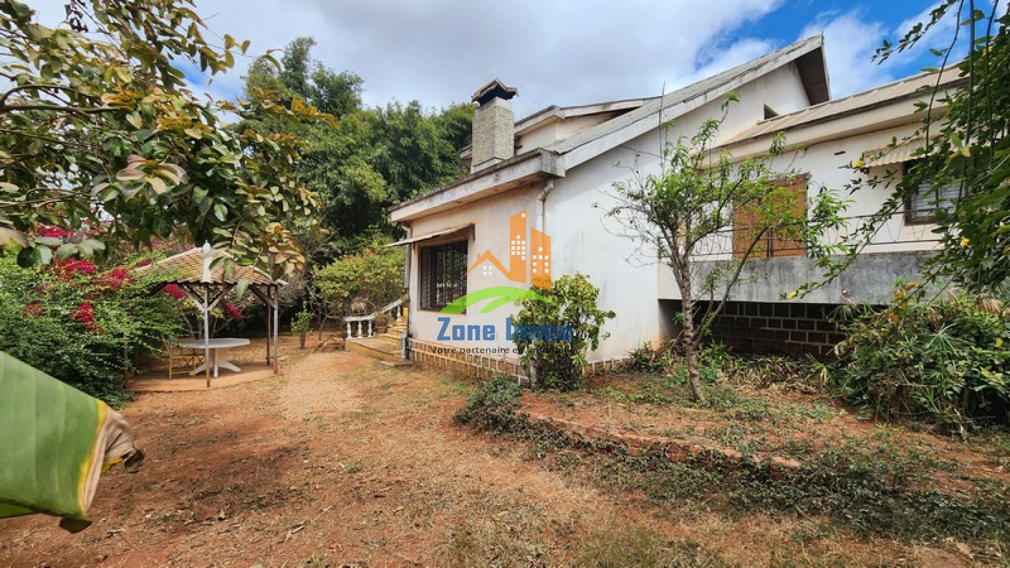 https://www.zoneimmo-mada.com/uploads/2026/09/14/a-vendre-maison-f6-sur-1-900m-de-terrain-a-ambatobe-1789394648_1_20428_large.jpg