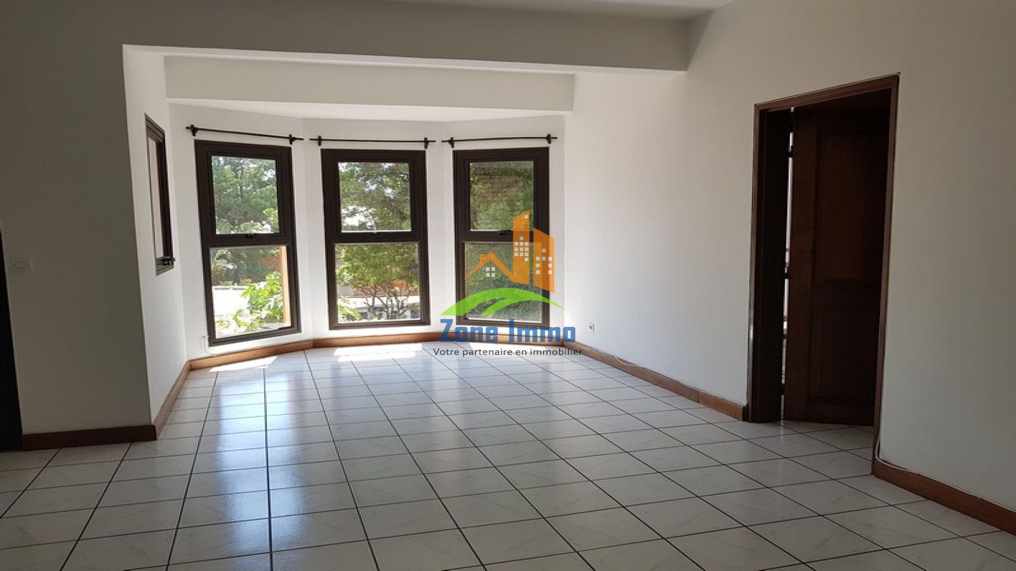 https://www.zoneimmo-mada.com/uploads/2026/09/29/a-louer-appartement-t4-meuble-ou-nu-a-pied-du-lft-a-ambatobe-1790705362_1_80415_large.jpg