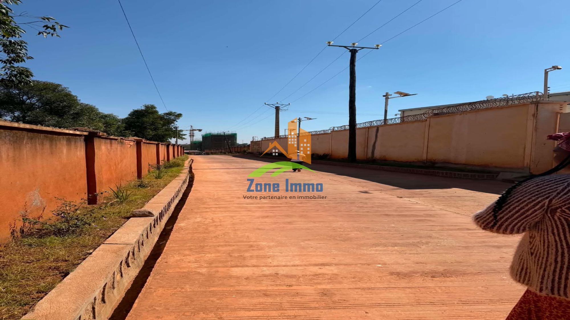 https://www.zoneimmo-mada.com/uploads/2026/09/29/a-vendre-terrain-de-2ha-a-ivato-1790669953_1_38214_large.jpeg